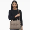 The medium-sized Tote Bag made of leather The medium-sized Tote Bag made of leather