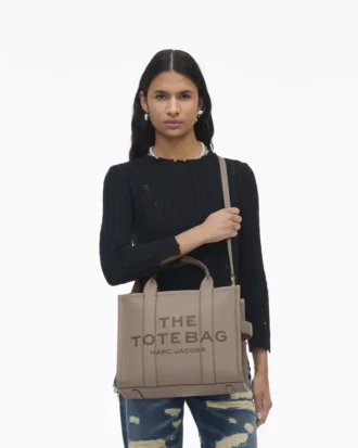 The medium-sized Tote Bag made of leather