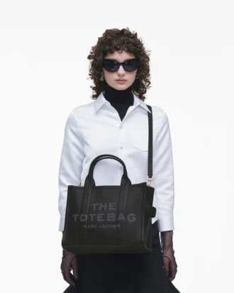 The medium-sized Tote Bag made of leather