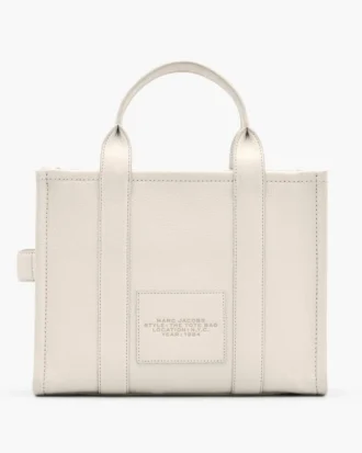 The medium-sized Tote Bag made of leather