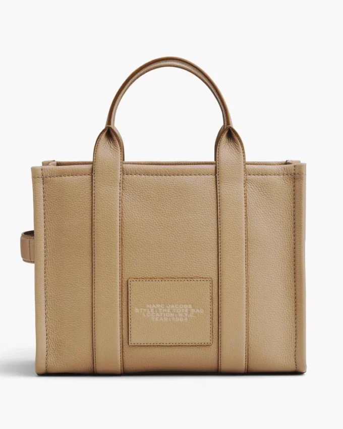 The medium-sized Tote Bag made of leather The medium-sized Tote Bag made of leather