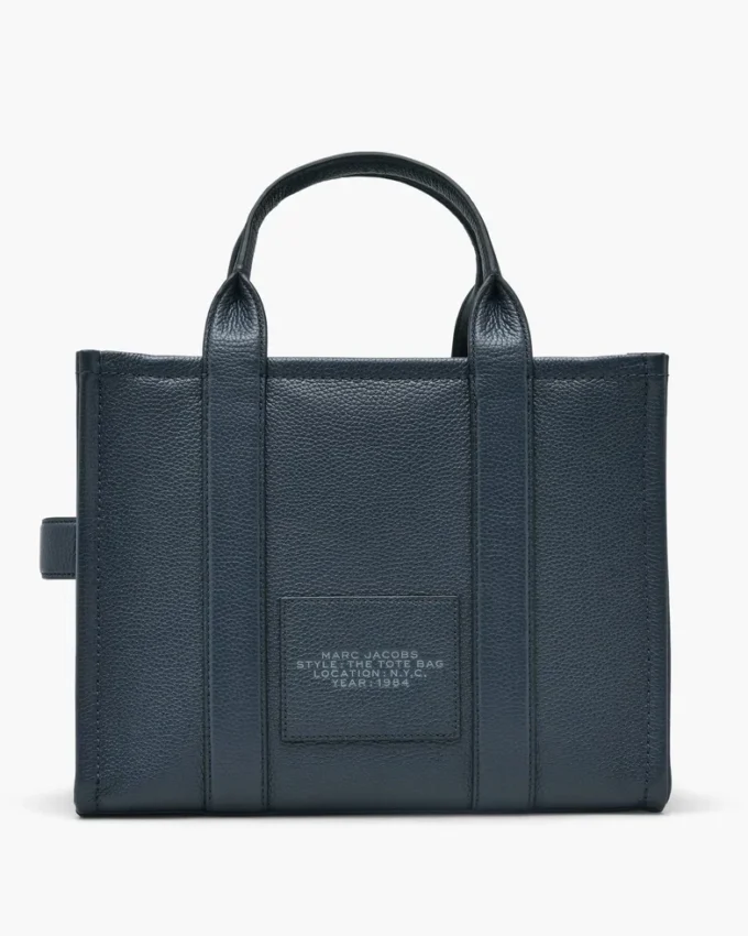 The medium-sized Tote Bag made of leather The medium-sized Tote Bag made of leather