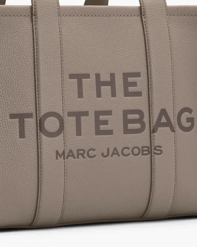 The medium-sized Tote Bag made of leather The medium-sized Tote Bag made of leather