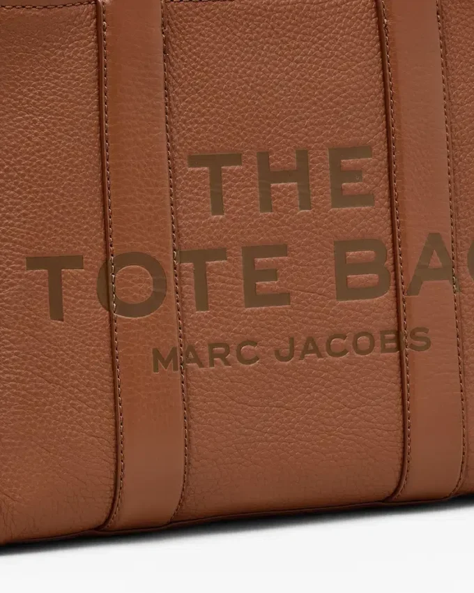 The medium-sized Tote Bag made of leather The medium-sized Tote Bag made of leather