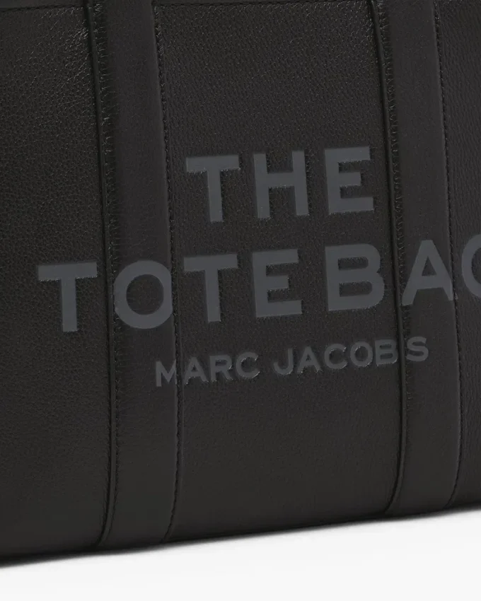 The medium-sized Tote Bag made of leather The medium-sized Tote Bag made of leather