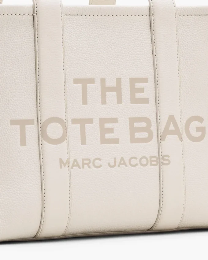 The medium-sized Tote Bag made of leather The medium-sized Tote Bag made of leather