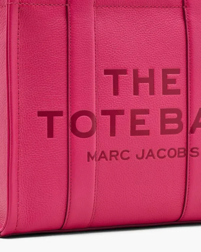The medium-sized Tote Bag made of leather The medium-sized Tote Bag made of leather