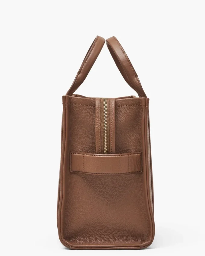 The medium-sized Tote Bag made of leather The medium-sized Tote Bag made of leather