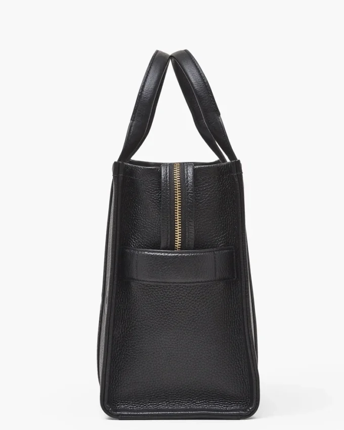 The medium-sized Tote Bag made of leather The medium-sized Tote Bag made of leather