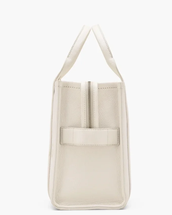 The medium-sized Tote Bag made of leather The medium-sized Tote Bag made of leather