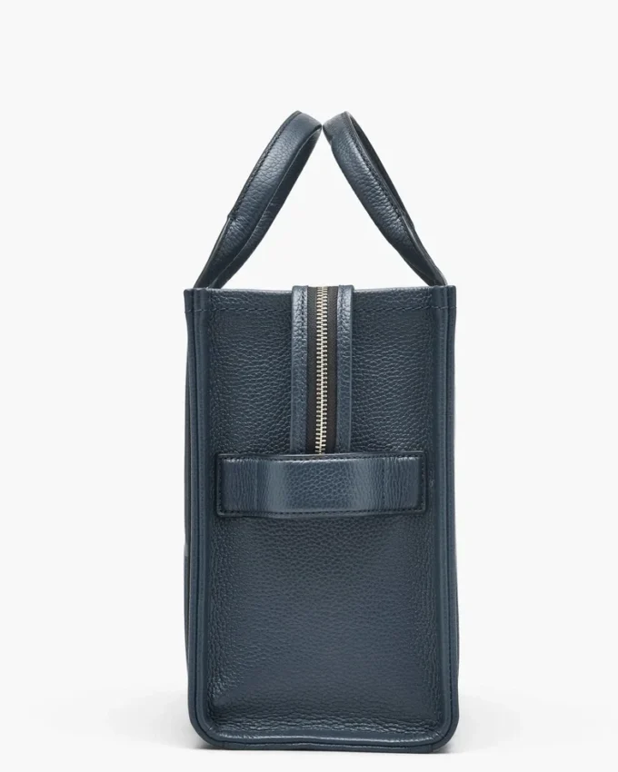 The medium-sized Tote Bag made of leather The medium-sized Tote Bag made of leather