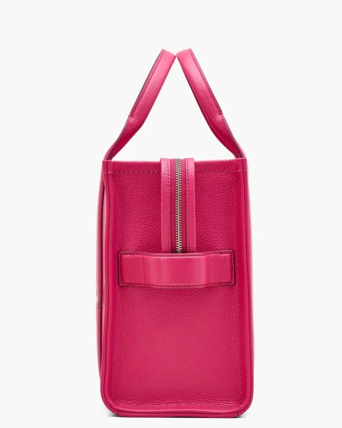 The medium-sized Tote Bag made of leather The medium-sized Tote Bag made of leather