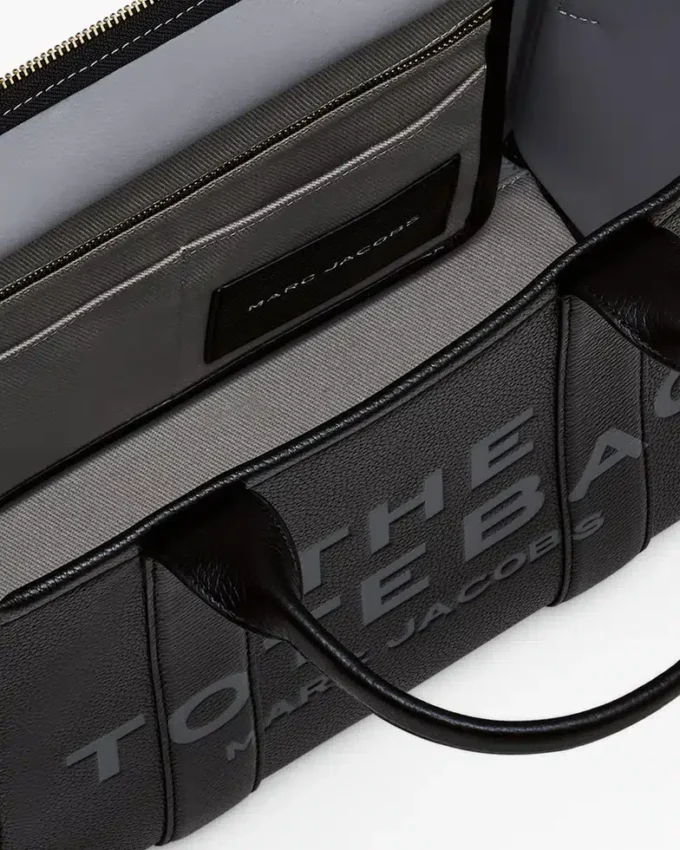 The medium-sized Tote Bag made of leather The medium-sized Tote Bag made of leather