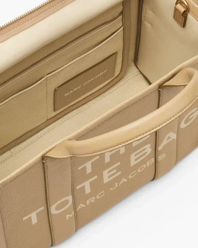 The medium-sized Tote Bag made of leather The medium-sized Tote Bag made of leather