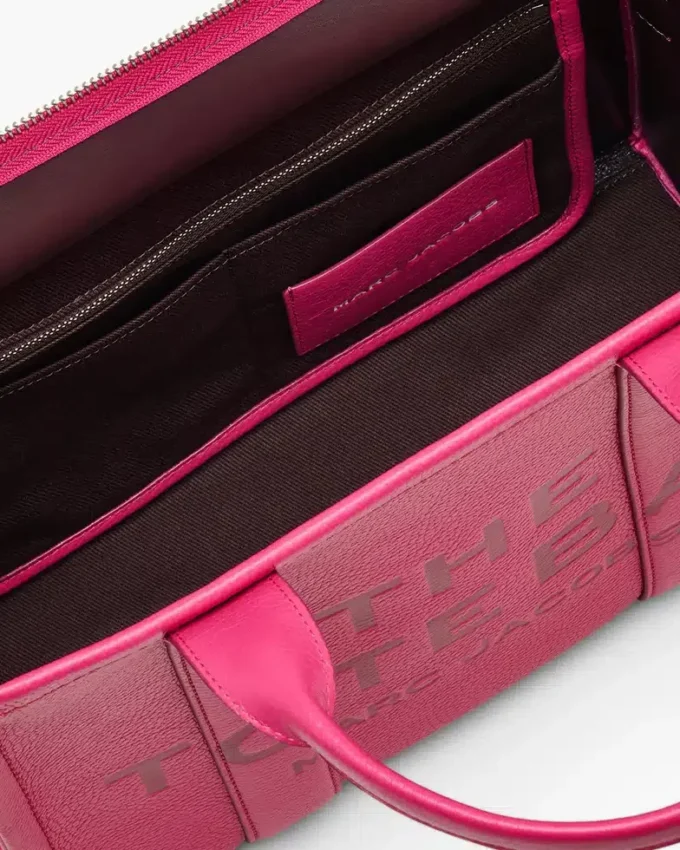 The medium-sized Tote Bag made of leather The medium-sized Tote Bag made of leather