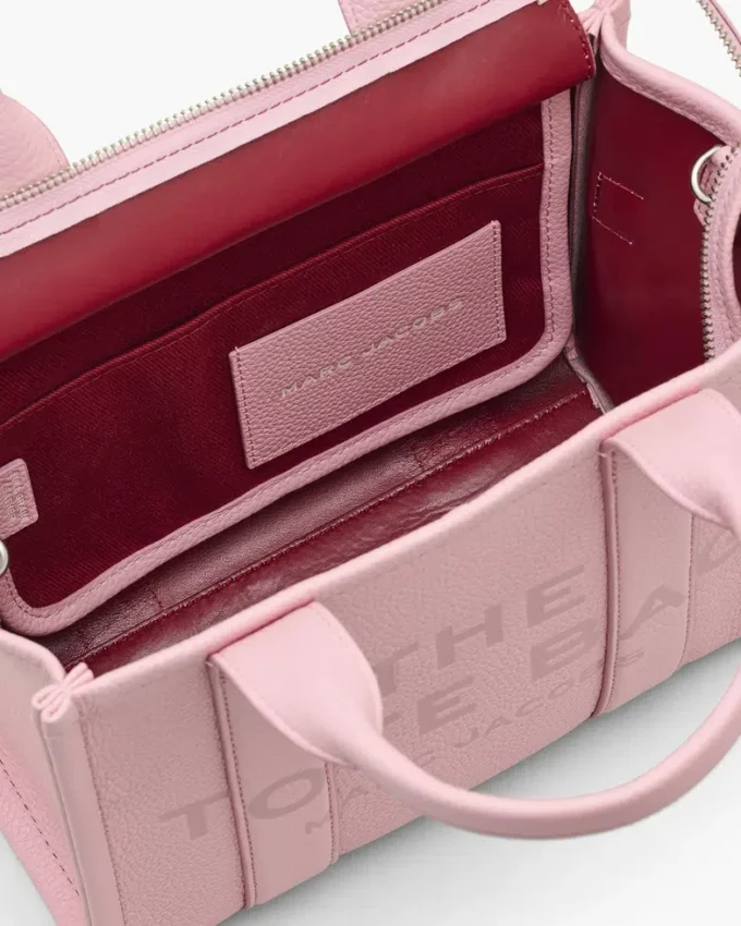 The medium-sized Tote Bag made of leather The medium-sized Tote Bag made of leather