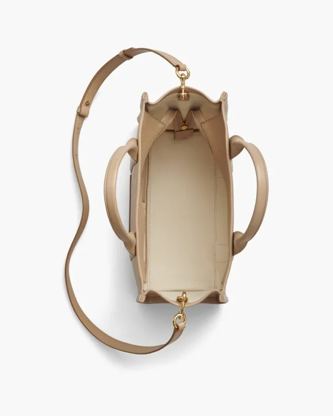 The medium-sized Tote Bag made of leather The medium-sized Tote Bag made of leather