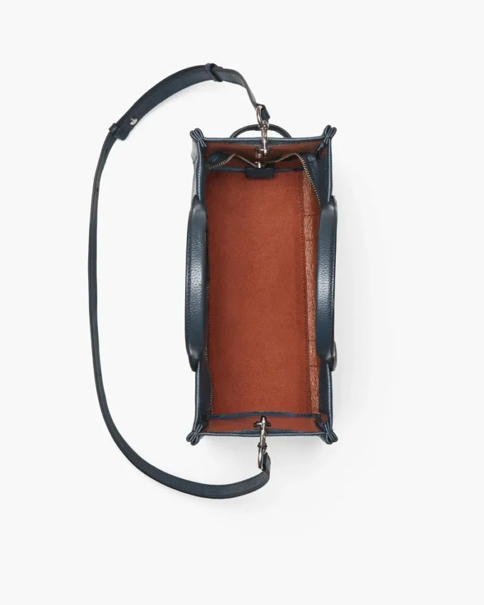 The medium-sized Tote Bag made of leather The medium-sized Tote Bag made of leather