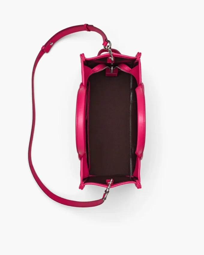 The medium-sized Tote Bag made of leather The medium-sized Tote Bag made of leather