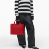 The medium-sized Tote Bag made of leather The medium-sized Tote Bag made of leather