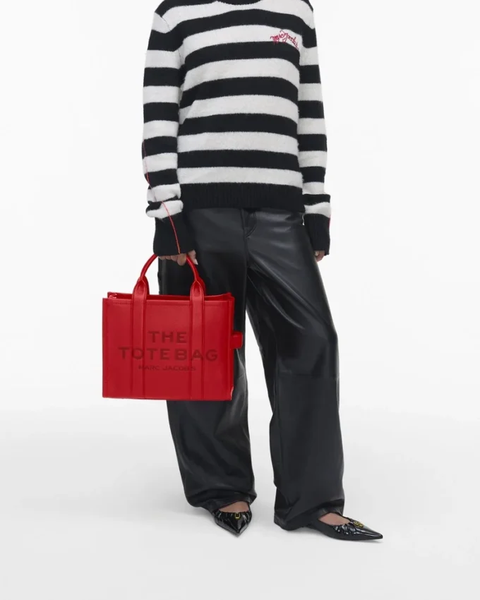 The medium-sized Tote Bag made of leather The medium-sized Tote Bag made of leather