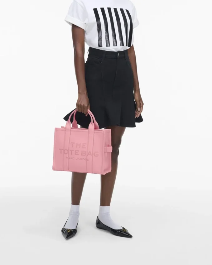 The medium-sized Tote Bag made of leather The medium-sized Tote Bag made of leather