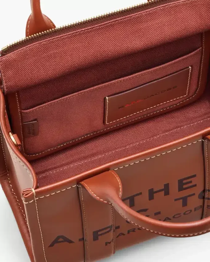 The small leather Tote Bag from A.P.C. X Marc Jacobs The small leather Tote Bag from A.P.C. X Marc Jacobs