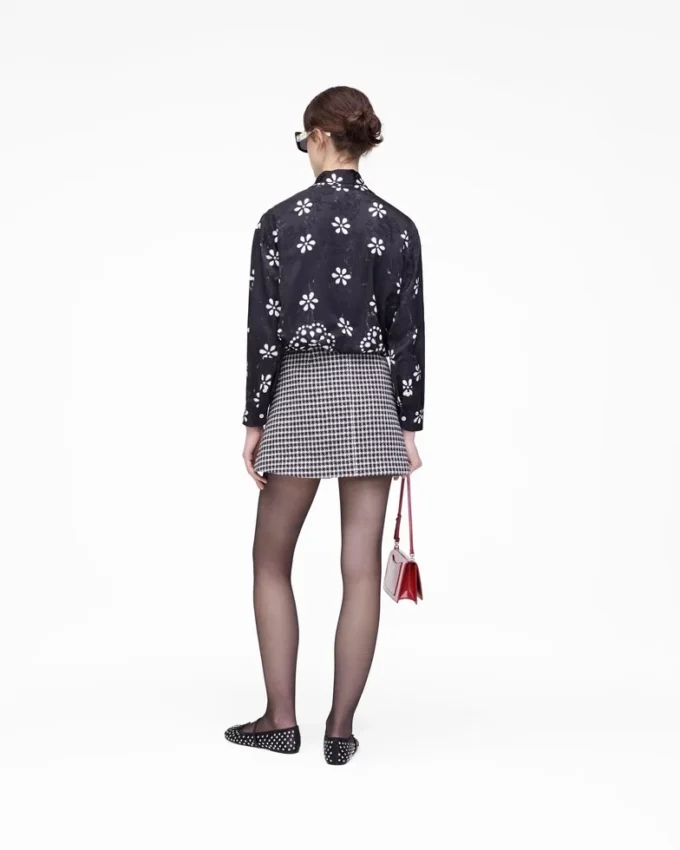 Trompe-l’œil-Bluse mit Ösen und Schleife